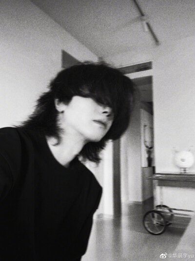华晨宇（图源见水印，侵删）