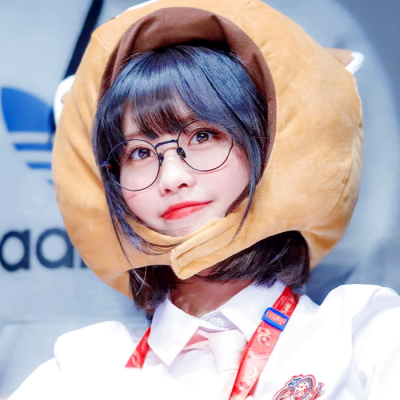 momo
©alltwicecom