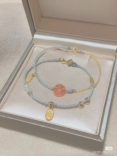 我们尘封冰山之海 蒙阿尔忒弥斯无神之瞳 济世之诗也罢 你我持爱行凶