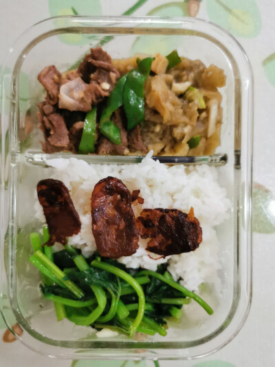 9月7日午餐：米饭+炒红薯叶+茄子泥+腊肠