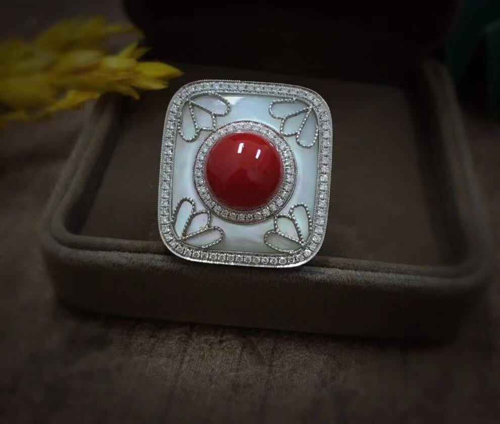 红珊瑚珠宝戒指