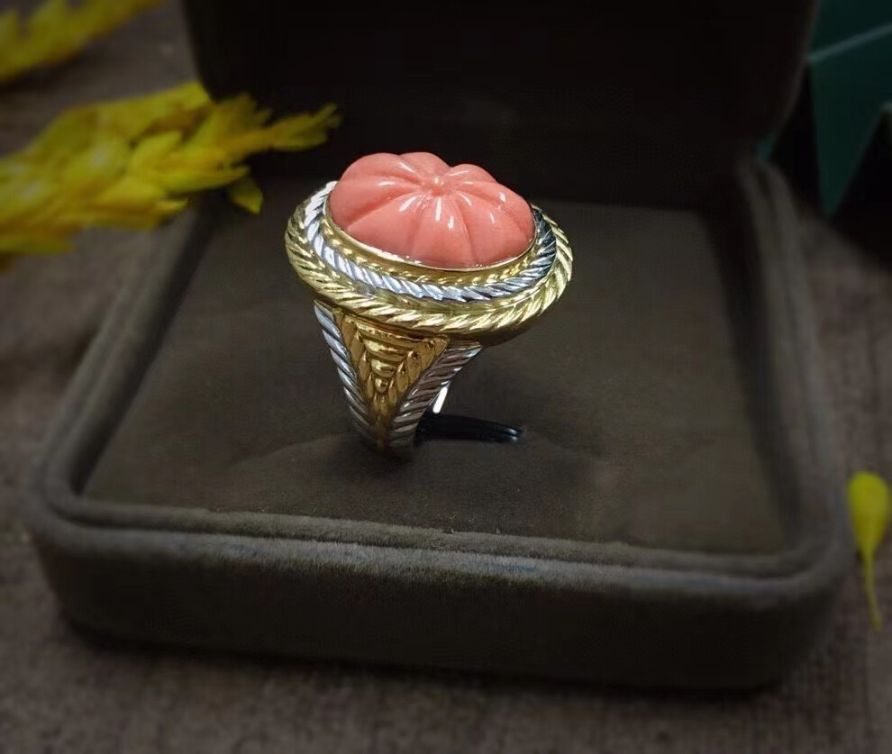 红珊瑚珠宝戒指