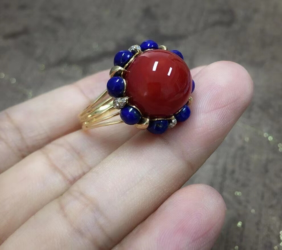 红珊瑚珠宝戒指