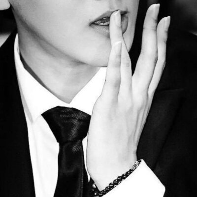 黑的彻底，坏的透明。