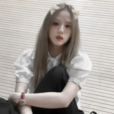 There is no last bus, only a sweet （猫）and cool kitten