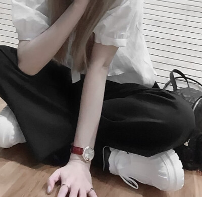 There is no last bus, only a sweet （猫）and cool kitten