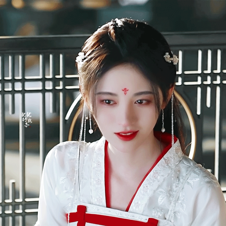 鞠婧祎 | 傅容 cr:扰扰行路子