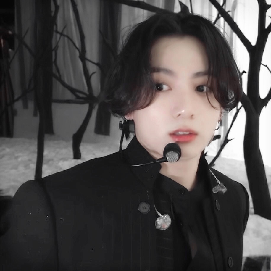 
LAUREL·REN AND JUNGKOOK.
