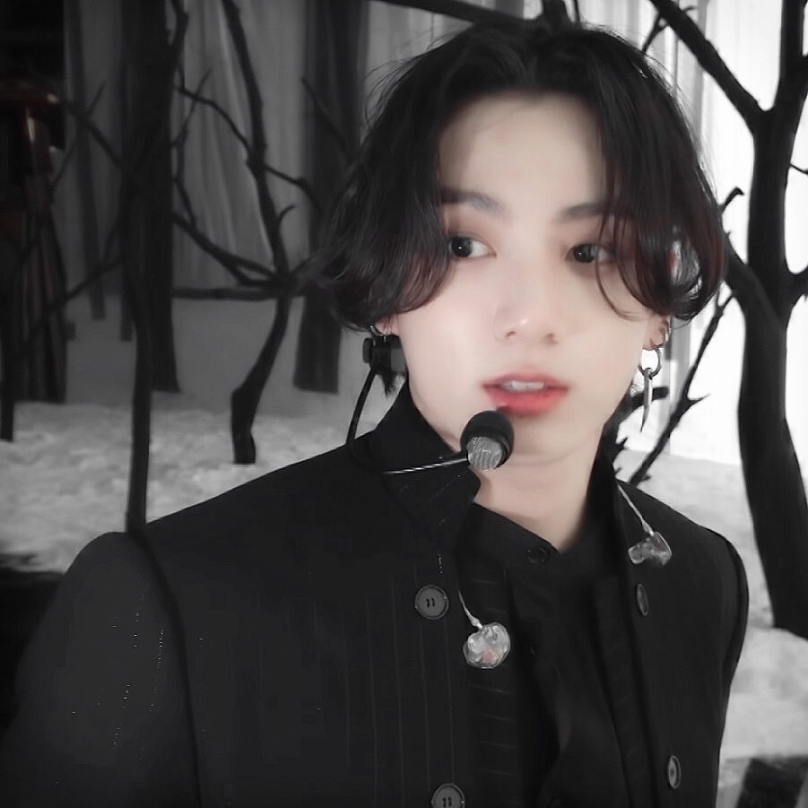 
LAUREL·REN AND JUNGKOOK.
