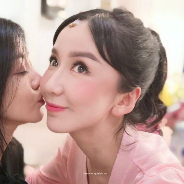 邓家佳娄艺潇闺蜜头像