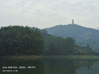 眉山市仁寿县黑龙滩景区留念，飘虹伴月许昌培拍摄，成都市青白江区姚渡镇红瓦店社区，原祥福镇，城厢镇