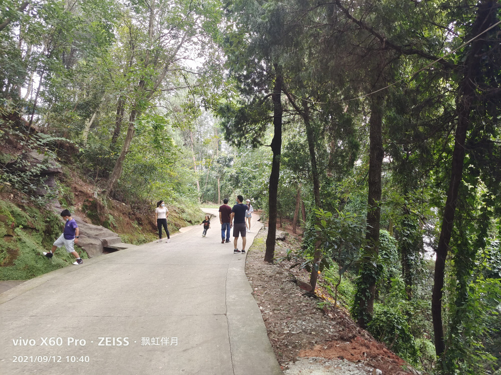 眉山市仁寿县黑龙滩景区留念，飘虹伴月许昌培拍摄，成都市青白江区姚渡镇红瓦店社区，原祥福镇，城厢镇