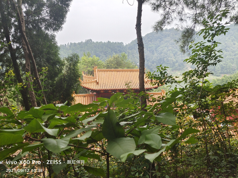 眉山市仁寿县黑龙滩景区留念，飘虹伴月许昌培拍摄，成都市青白江区姚渡镇红瓦店社区，原祥福镇，城厢镇