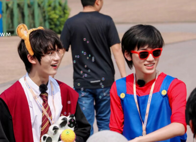 ^鑫轩 鑫照不轩的大小漂亮