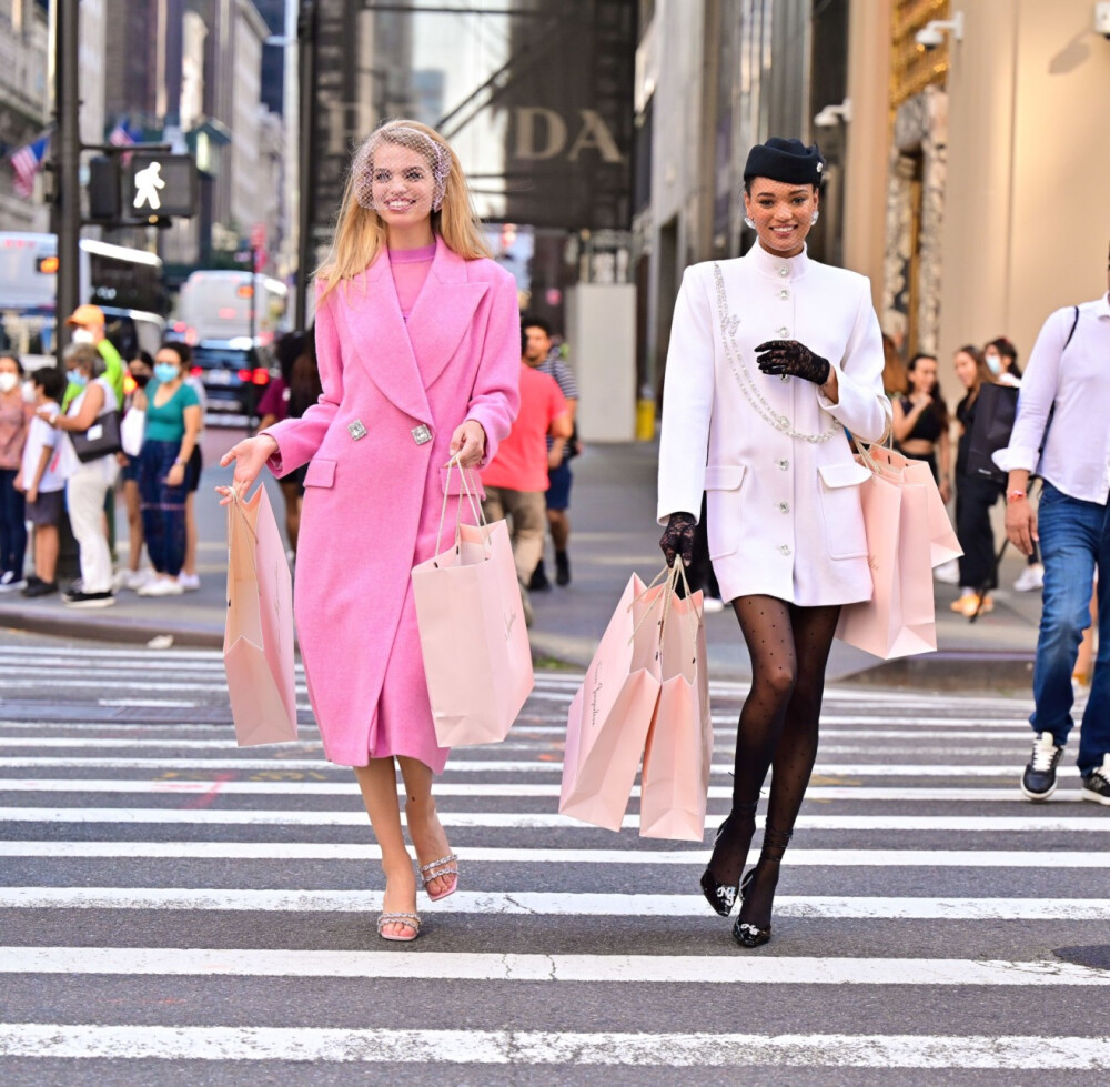 Lameka Fox / Daphne Groeneveld
Seen during a photoshoot on 5th Avenue on August 24, 2021 in New York City
[weibo@-slyvieCX-]