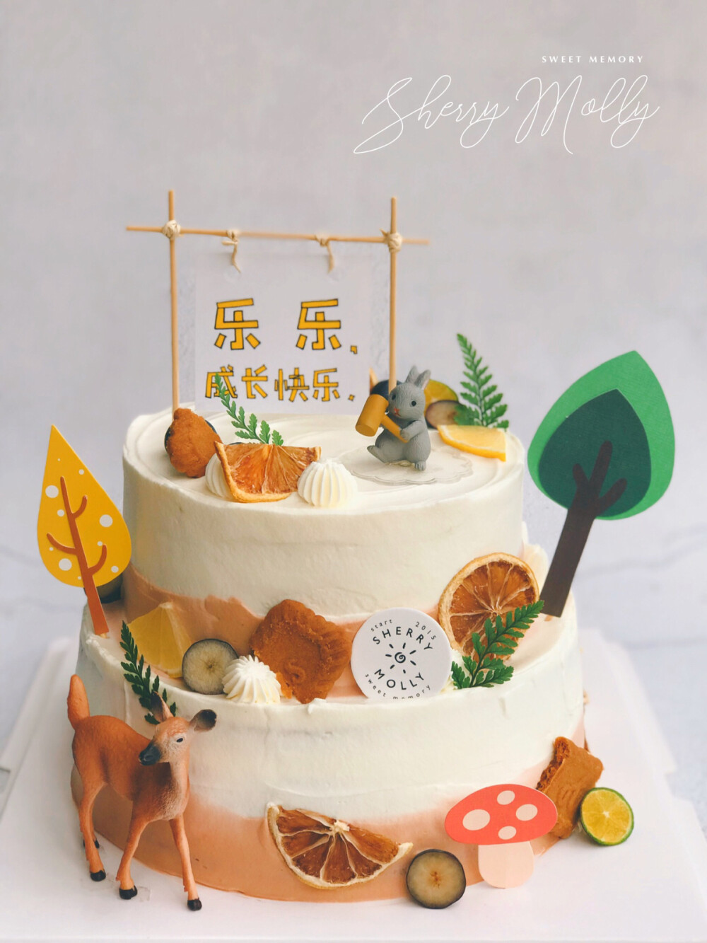 #SHERRYMOLLY家の下午茶# —『双层原味cake』小朋友的1周岁生日cake～ 做个当季森系秋日气息样子哒 小动物们 小花小树们 都一起庆祝生日呢