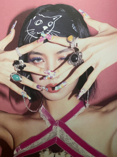 (｡･ω･｡)ﾉ♡
Lisa
BALCKPINK