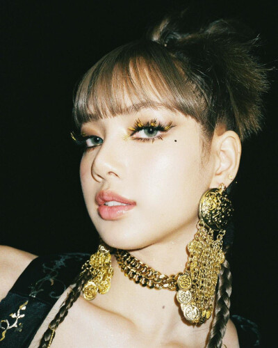 (｡･ω･｡)ﾉ♡
Lisa solo专辑
BALCKPINK