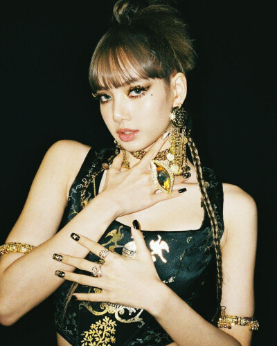 (｡･ω･｡)ﾉ♡
Lisa solo专辑
BALCKPINK