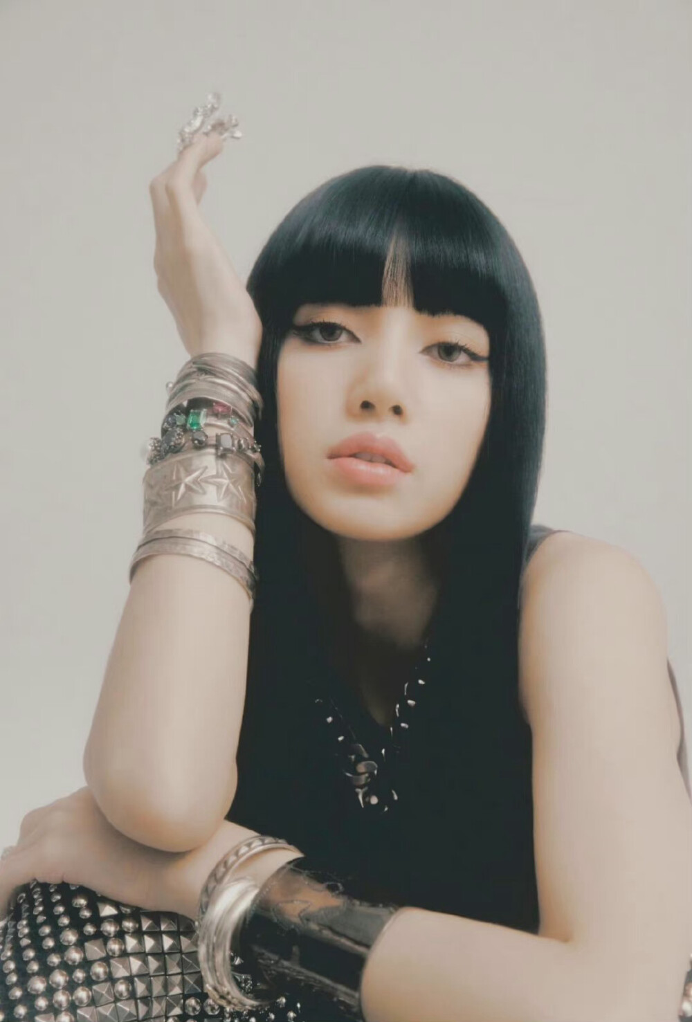 (｡･ω･｡)ﾉ♡
Lisa solo专辑
BALCKPINK