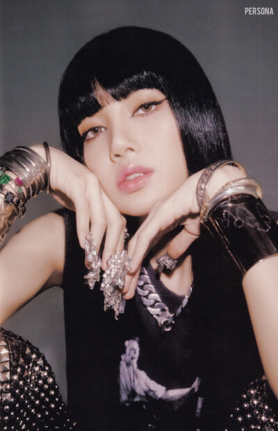 (｡･ω･｡)ﾉ♡
Lisa solo专辑
BALCKPINK