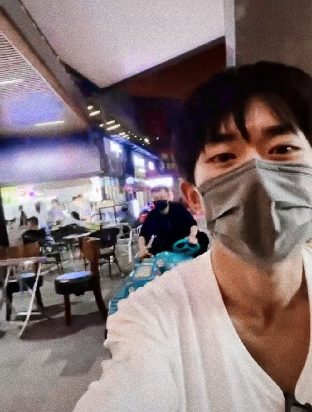 和男朋友一起开玩具车～