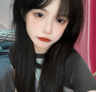 爱是本能根本不用教也都不傻他要是真的喜欢你不用你说也会自觉保持距离大方的公开比你更喜欢发朋友圈秀恩爱更不要说安全感.