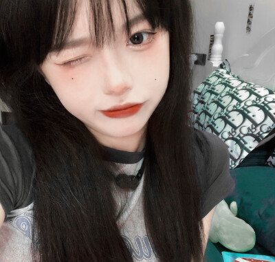 爱是本能根本不用教也都不傻他要是真的喜欢你不用你说也会自觉保持距离大方的公开比你更喜欢发朋友圈秀恩爱更不要说安全感.