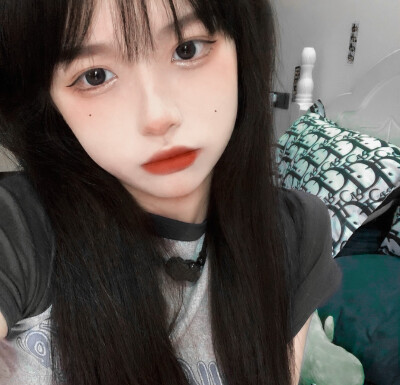 爱是本能根本不用教也都不傻他要是真的喜欢你不用你说也会自觉保持距离大方的公开比你更喜欢发朋友圈秀恩爱更不要说安全感.