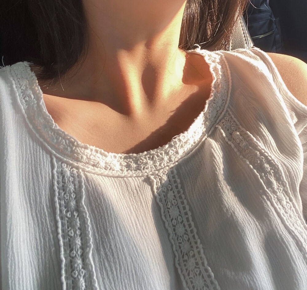 我们还是分开吧谢谢你一直以来的照顾我想了很久终于可以放弃你了放过你也放过我自己至少可以坦坦荡荡的为自己做一次决定我以为懂我对你的感情懂我对你的信任虽然我有时候会烦你但你不懂我以前没有拥有你可能不知道这段感情一开始我就输了我需要你的时候和你说话你没有回复我的时候真的很烦很烦祝你幸福如果你不想结束这段感情能不能给我发十块钱想喝两瓶旺仔我们最终还是分开了我不后悔遇见你我只是有点遗憾没能陪你一直到最后最后谢谢你让我成长让我知道什么是爱