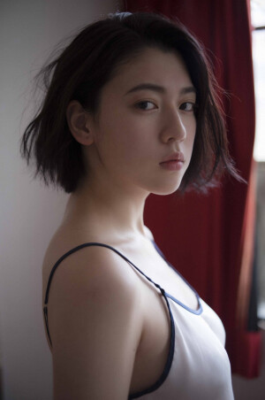 三吉彩花