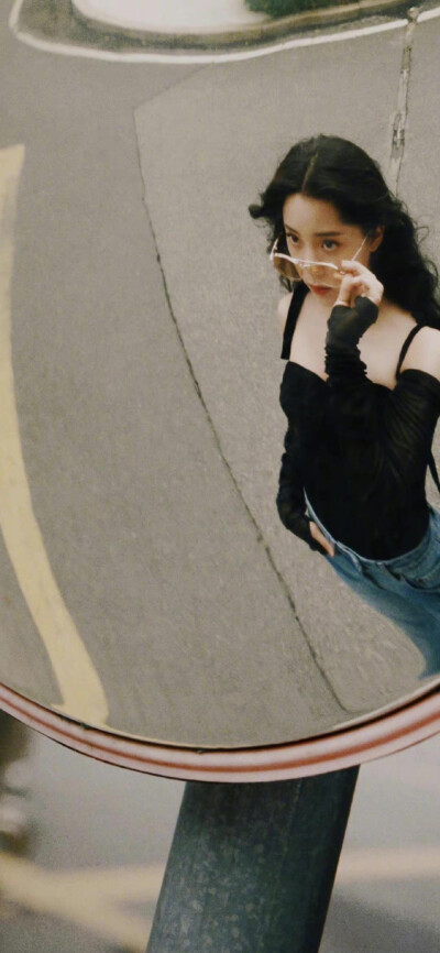 欧阳娜娜明星街拍壁纸 ​​​—dt失恋女主角谩