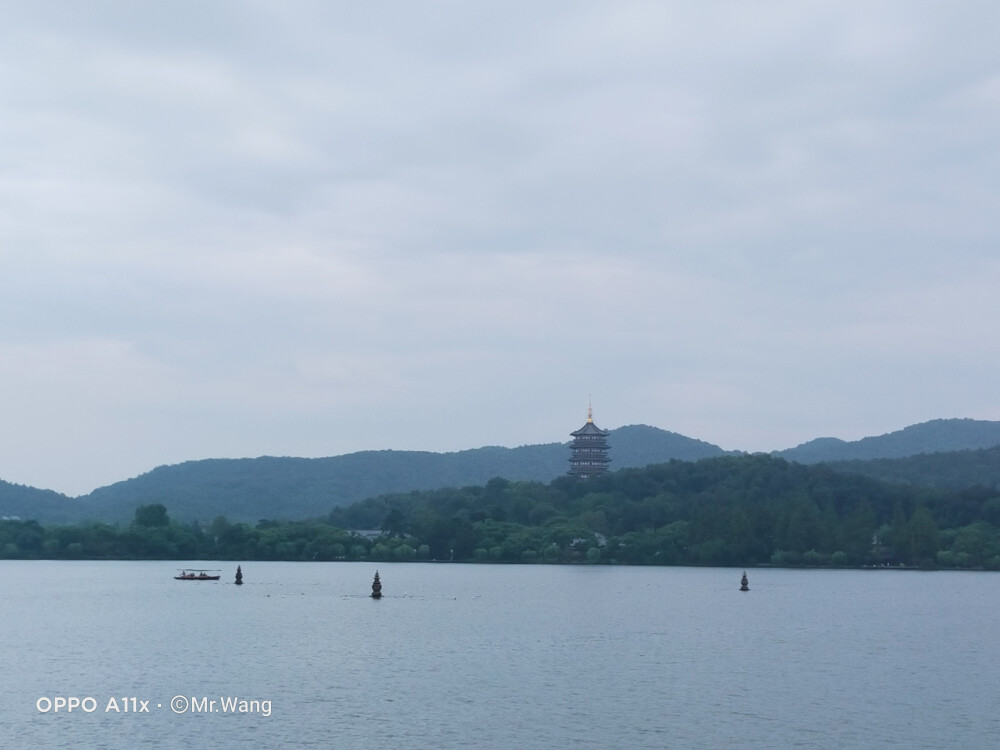 西湖的一天
