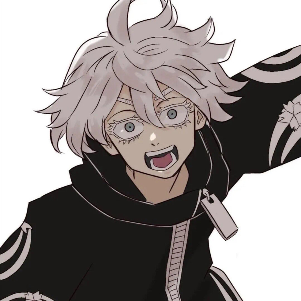 星空迷上了山野
有雾有灯也有归人