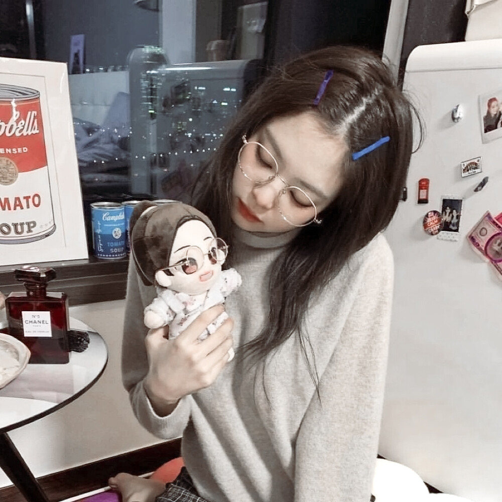 JENNIE。