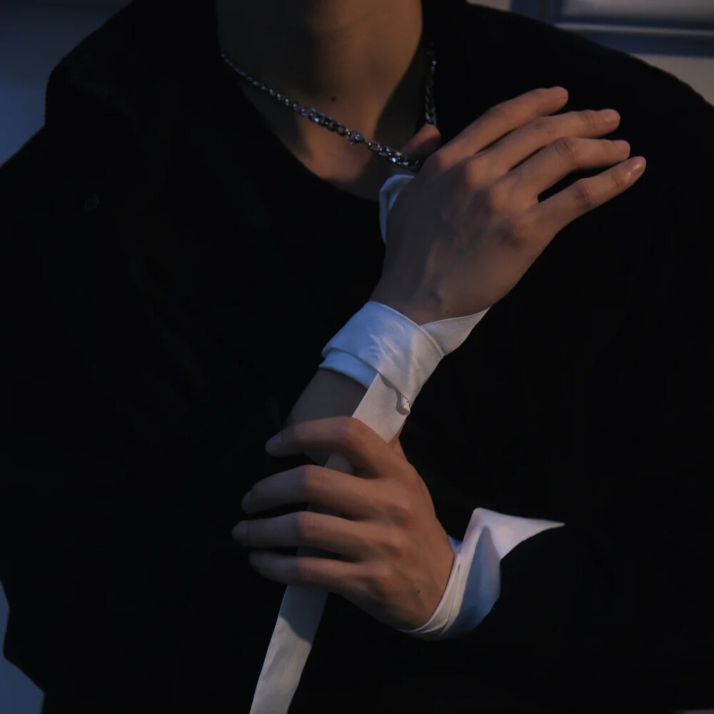 优质男头~
来源：晋哲许