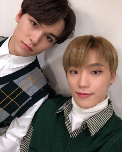 ❤︎率灿❤︎
崔韩率（VERNON）
李灿（DINO）
❣️ⓈⒺⓋⒺⓃⓉⒺⒺⓃ❣️