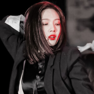 太阳不是一时落山 我爱你也不是一时兴起.。
背景©林燃。