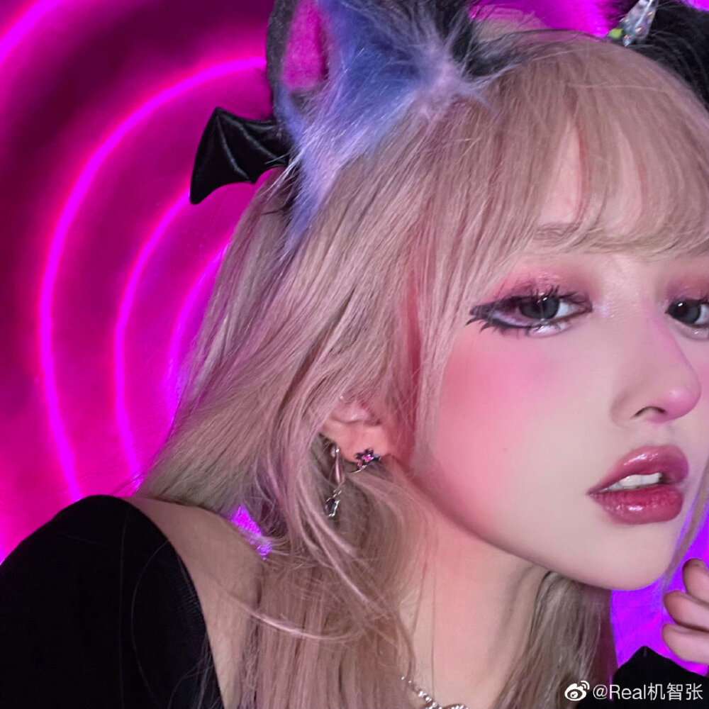 当张张尝试了一下egirl妆