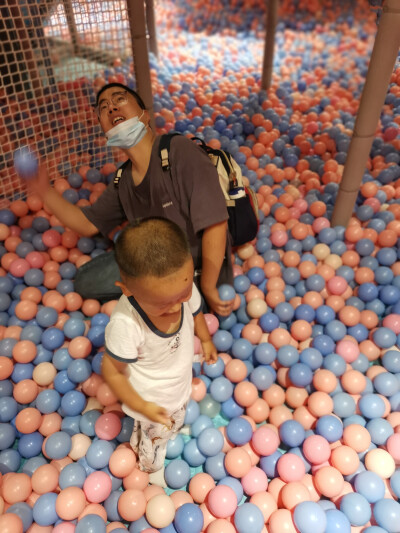 宝燕乐园游玩，现在疫情吧玩水的没开，票是在美团购买的，玩的还行吧