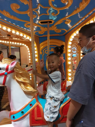 宝燕乐园游玩，现在疫情吧玩水的没开，票是在美团购买的，玩的还行吧