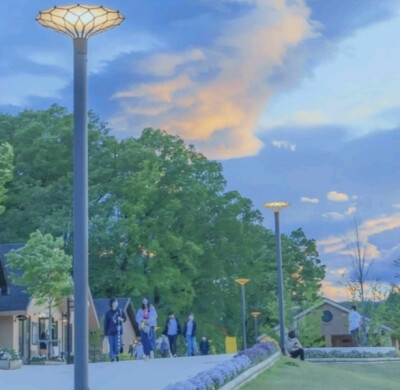 “日落尤是温柔.人间皆是浪漫.”