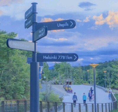 “日落尤是温柔.人间皆是浪漫.”