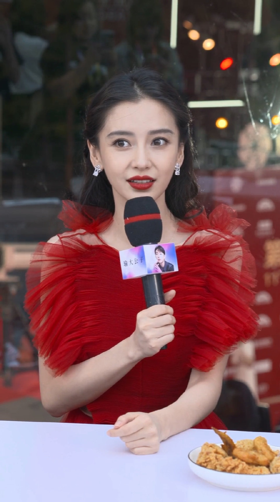 【侵权删】这里是Angelababy（杨颖）的美图啦~可甜可盐可飒你值得拥有哦！
我在豆蔻年华遇见你，想要陪你好多好多年。（图源很广，带水印，只是个人集baby美图）