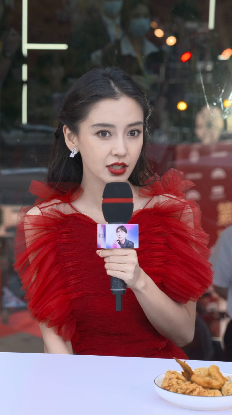 【侵权删】这里是Angelababy（杨颖）的美图啦~可甜可盐可飒你值得拥有哦！
我在豆蔻年华遇见你，想要陪你好多好多年。（图源很广，带水印，只是个人集baby美图）