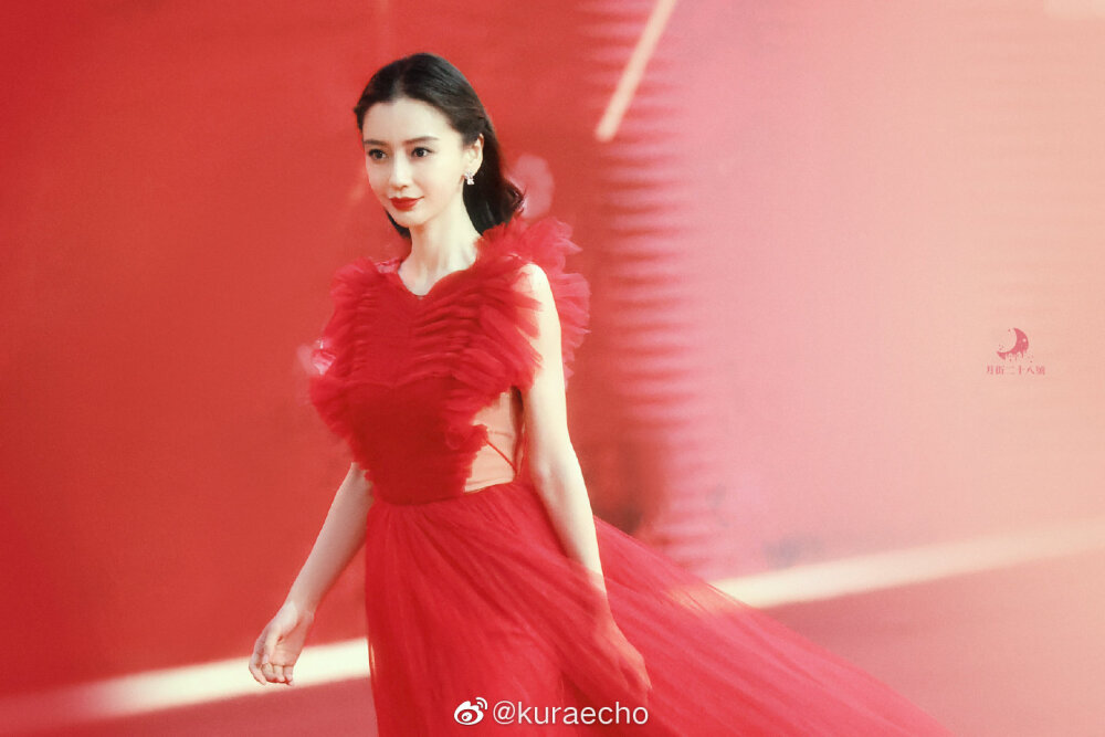 【侵权删】这里是Angelababy（杨颖）的美图啦~可甜可盐可飒你值得拥有哦！
我在豆蔻年华遇见你，想要陪你好多好多年。（图源很广，带水印，只是个人集baby美图）