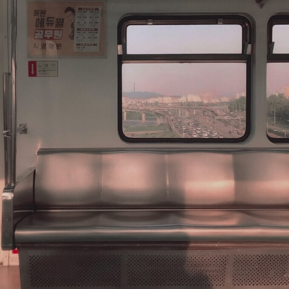  *日出于东却落于西 相识人海却散于席.