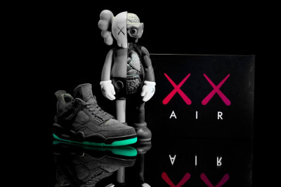 KAWS公仔联名Air Jordan 4 X Kaws 