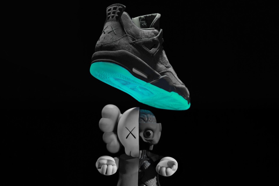 KAWS公仔联名Air Jordan 4 X Kaws 