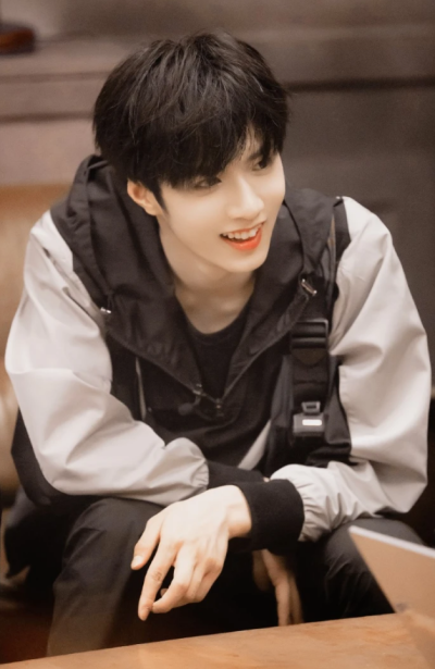 祝耀文生日快乐(u‿ฺu✿)